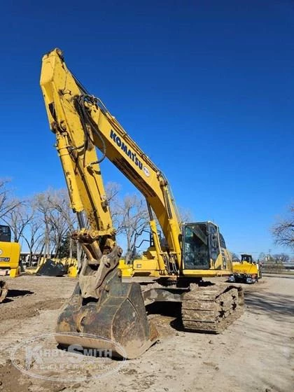 Used Komatsu Excavator in yard for Sale